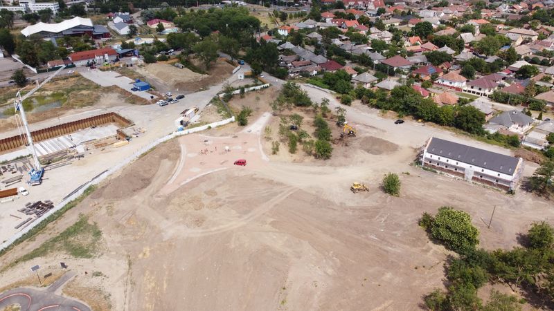 NYITOTT KZSSGI TEREK KIALAKTSA KARCAGON