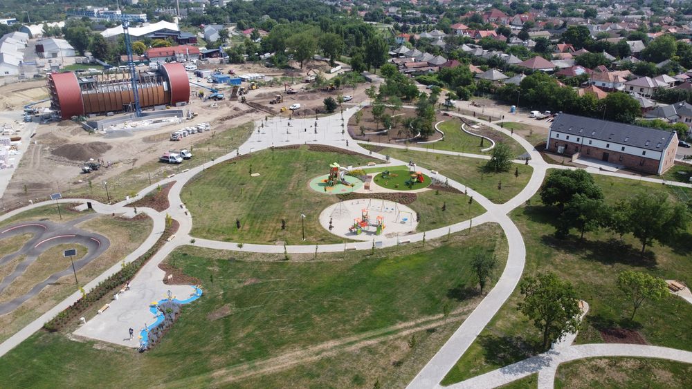 NYITOTT KZSSGI TEREK KIALAKTSA KARCAGON