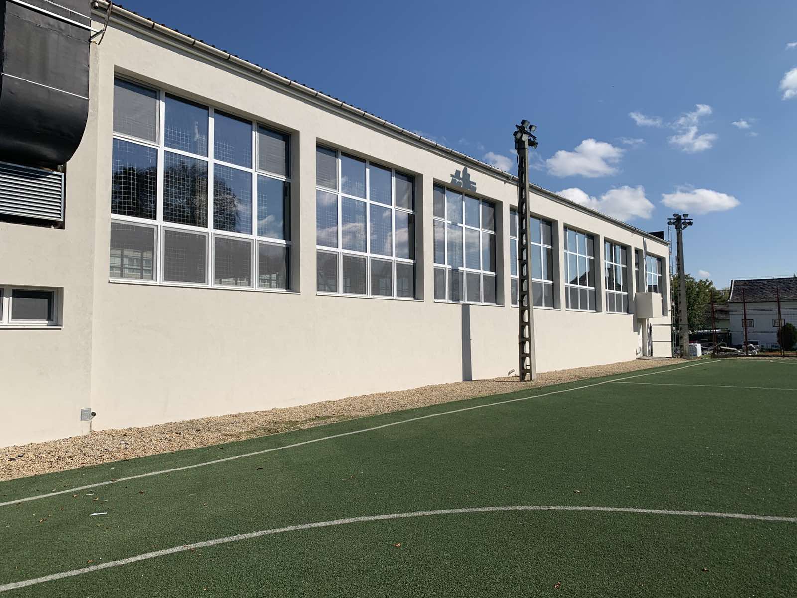 Sportcsarnok fel�j�t�sa